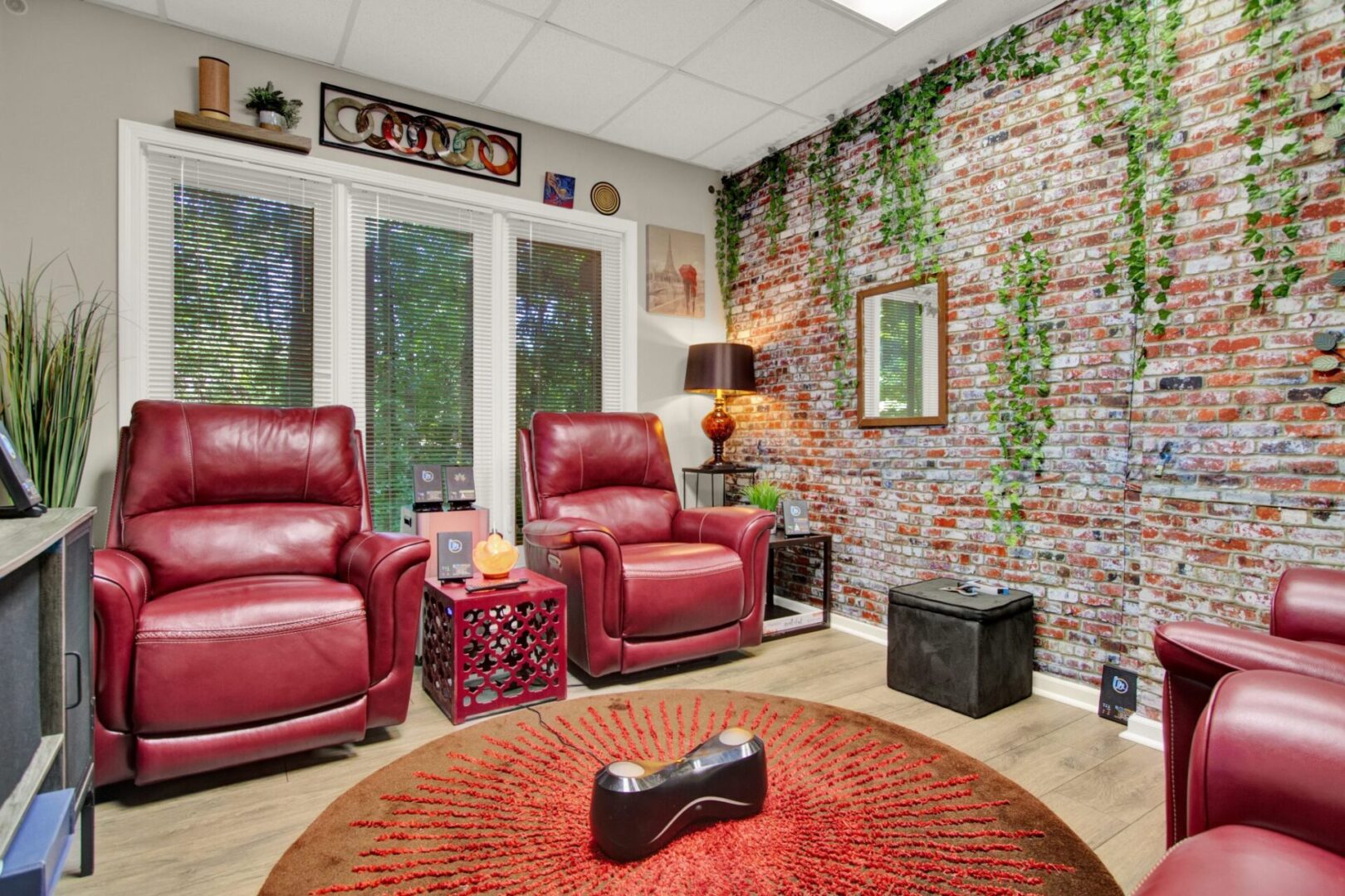 Bright room with red decor accents