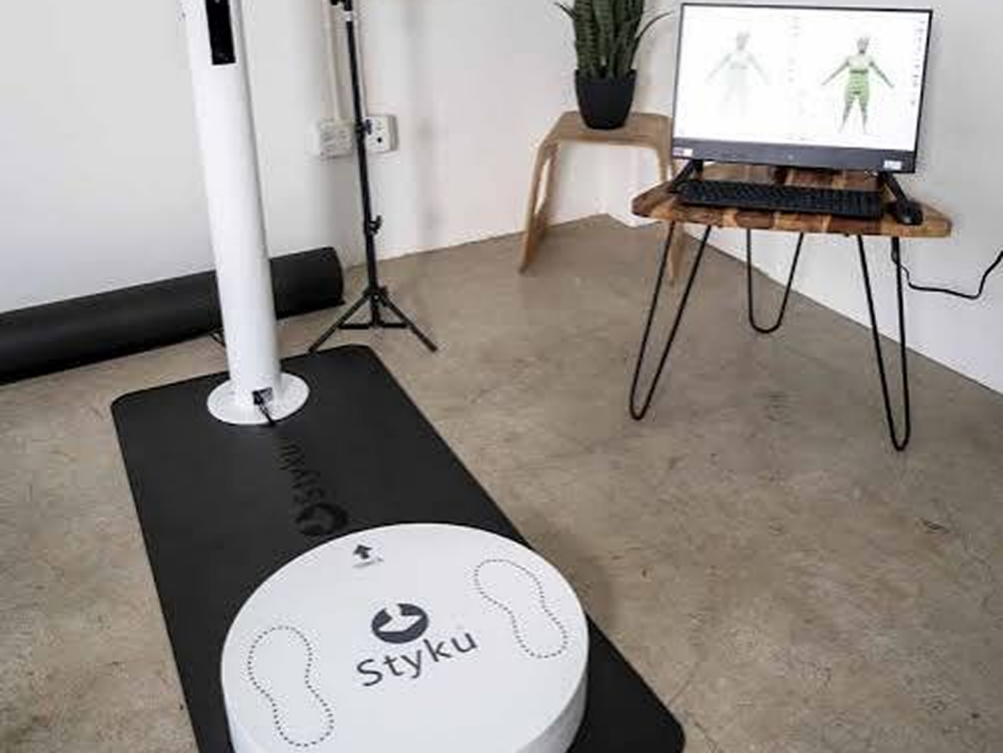 3D body scanner and monitor setup